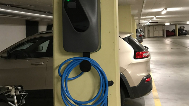 Ein System mit Lastmanagement steuert die verfügbaren Kapazitäten und stellt sicher, dass es zu keinen Stromausfällen kommt. BILD HEV SCHWEIZ